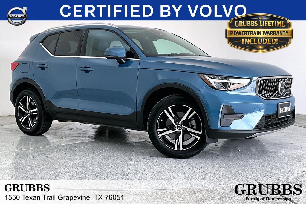 2025 Volvo XC40 B5 Core Bright AWD's photo