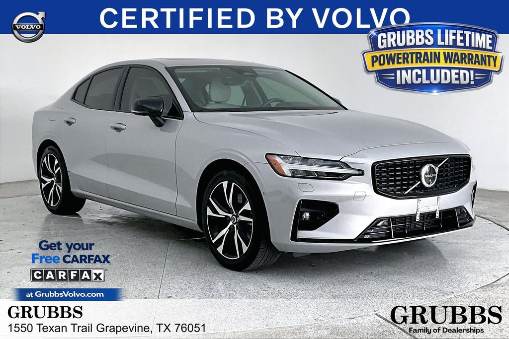 2024 Volvo S60 B5 Plus Dark Theme's photo