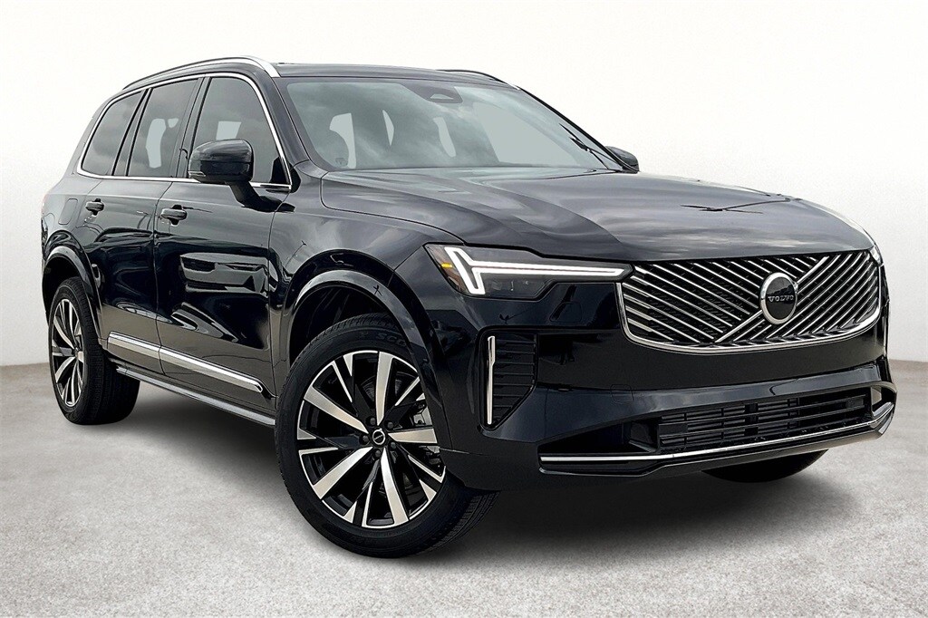 2025 Volvo XC90 T8 Core photo 2