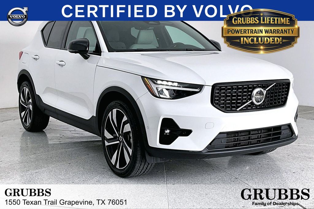2023 Volvo XC40 B5 Ultimate Dark AWD's photo