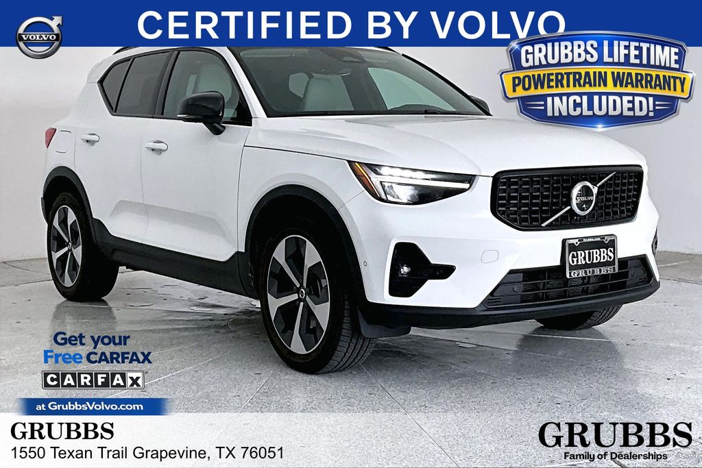 2025 Volvo XC40 B5 Plus Dark AWD's photo