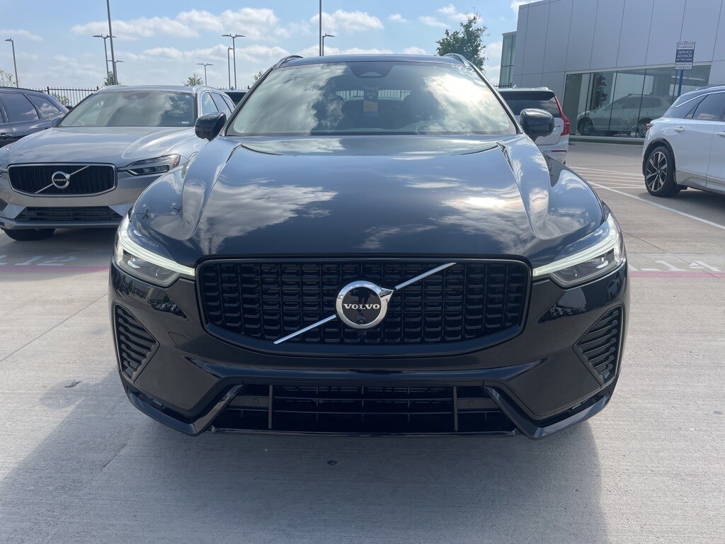 2025 Volvo XC60 B5 Plus photo 2