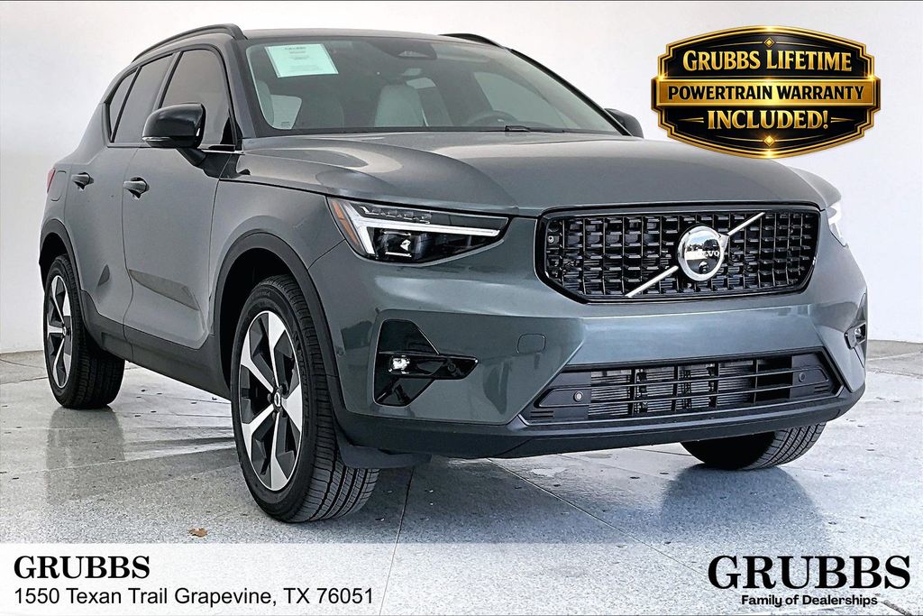 2026 Volvo XC40 B5 Plus Dark AWD's photo