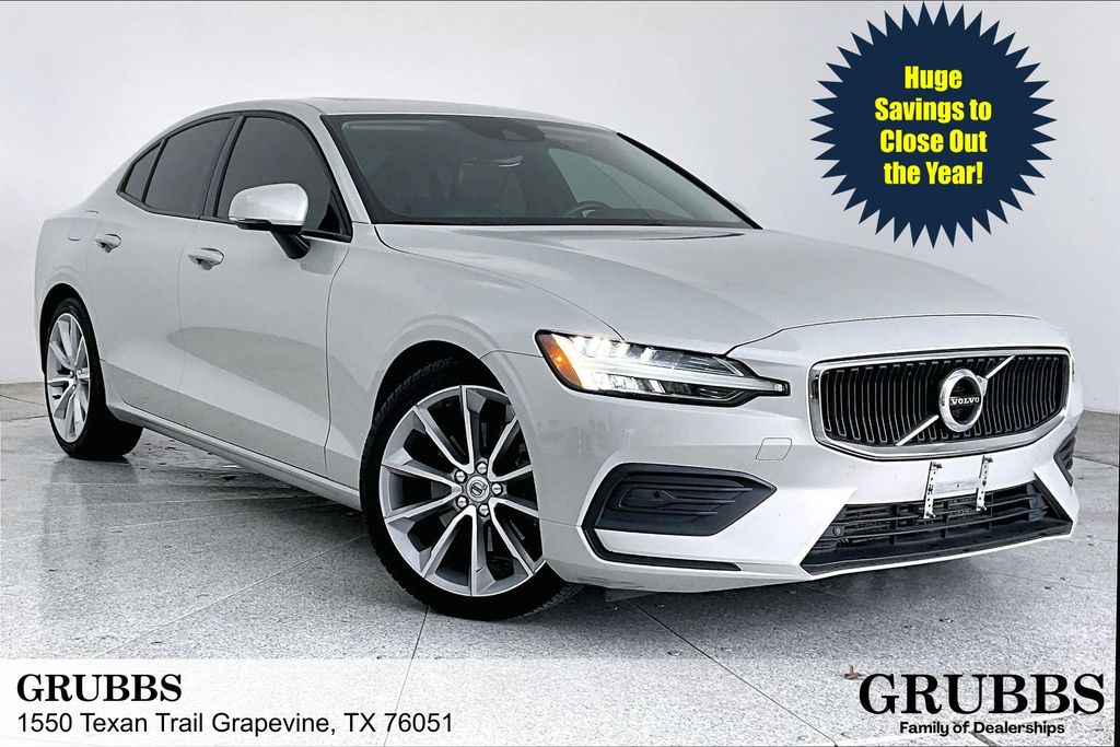 2019 Volvo S60 Momentum's photo