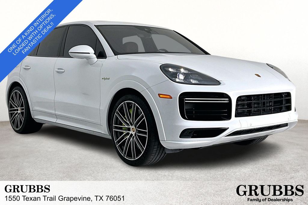 2022 Porsche Cayenne Turbo S E-Hybrid's photo