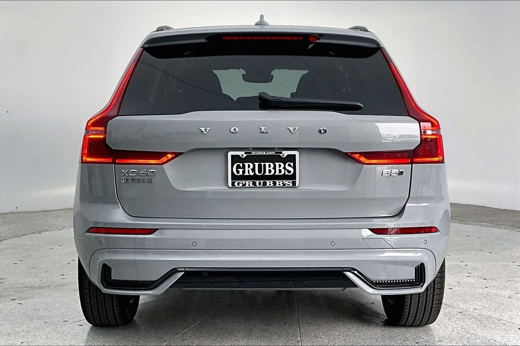 New 2026 Volvo XC60 B5 Core SUV