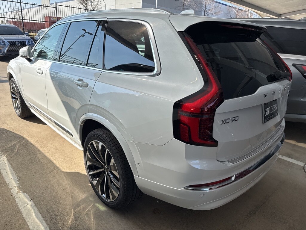 2025 Volvo XC90 T8 Plus photo 2