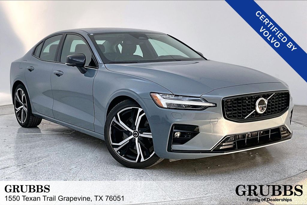 2024 Volvo S60 Plus's photo