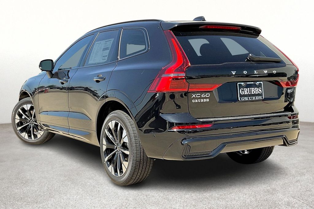 2026 Volvo XC60 B5 photo 3