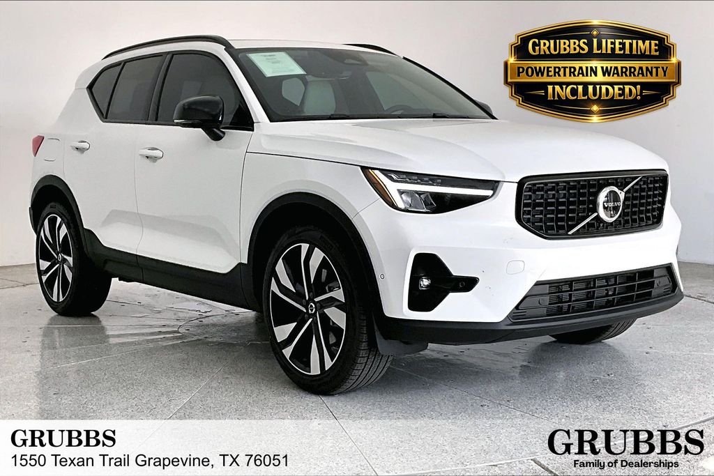 2026 Volvo XC40 B5 Plus Dark AWD's photo