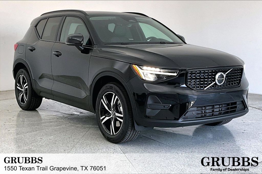 New 2026 Volvo XC40 B5 Core