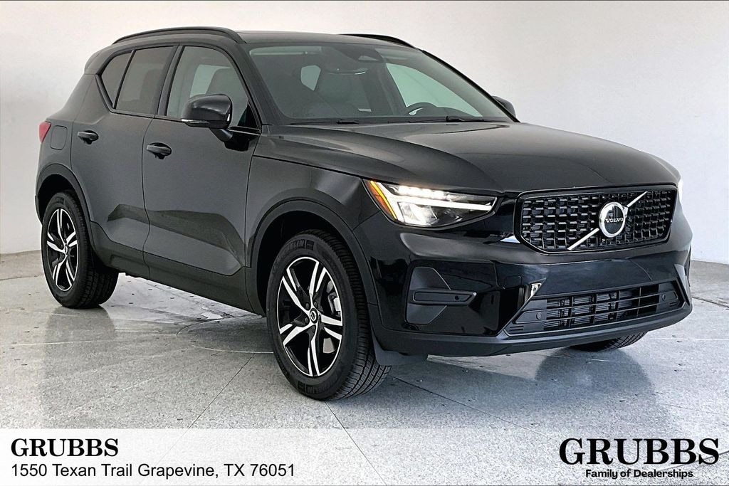New 2026 Volvo XC40 B5 Core SUV