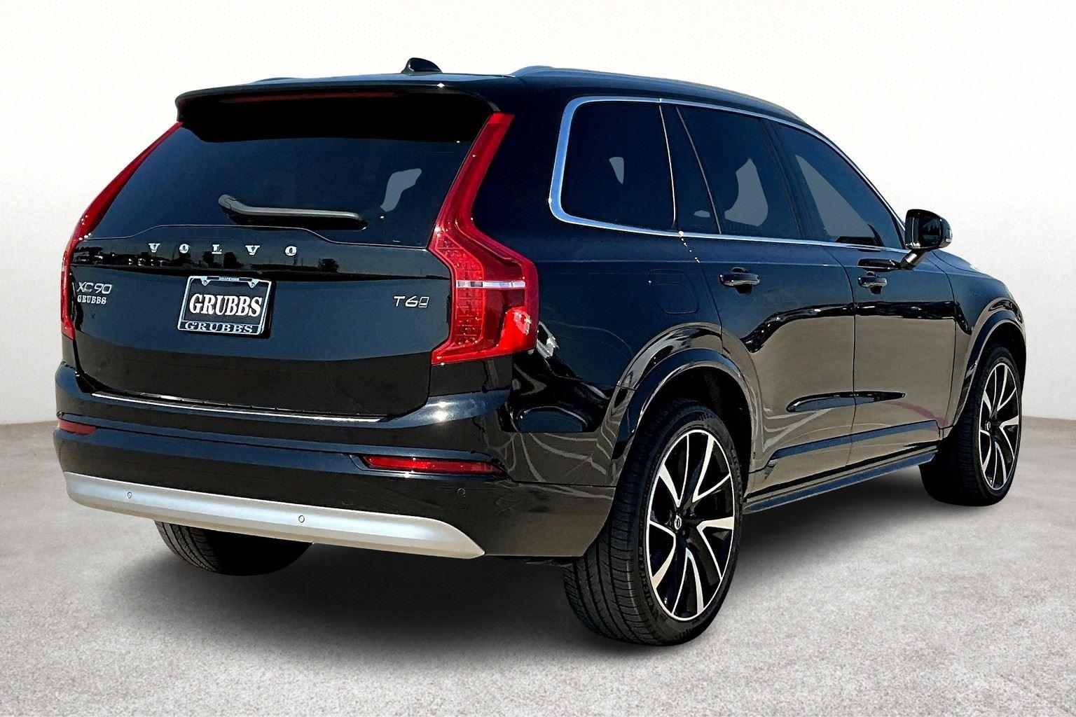 2022 Volvo XC90 Momentum photo 2