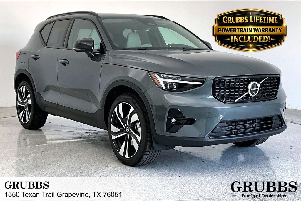 2026 Volvo XC40 B5 Ultra Dark AWD's photo