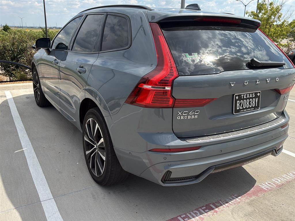 2023 Volvo XC60 Plus photo 4