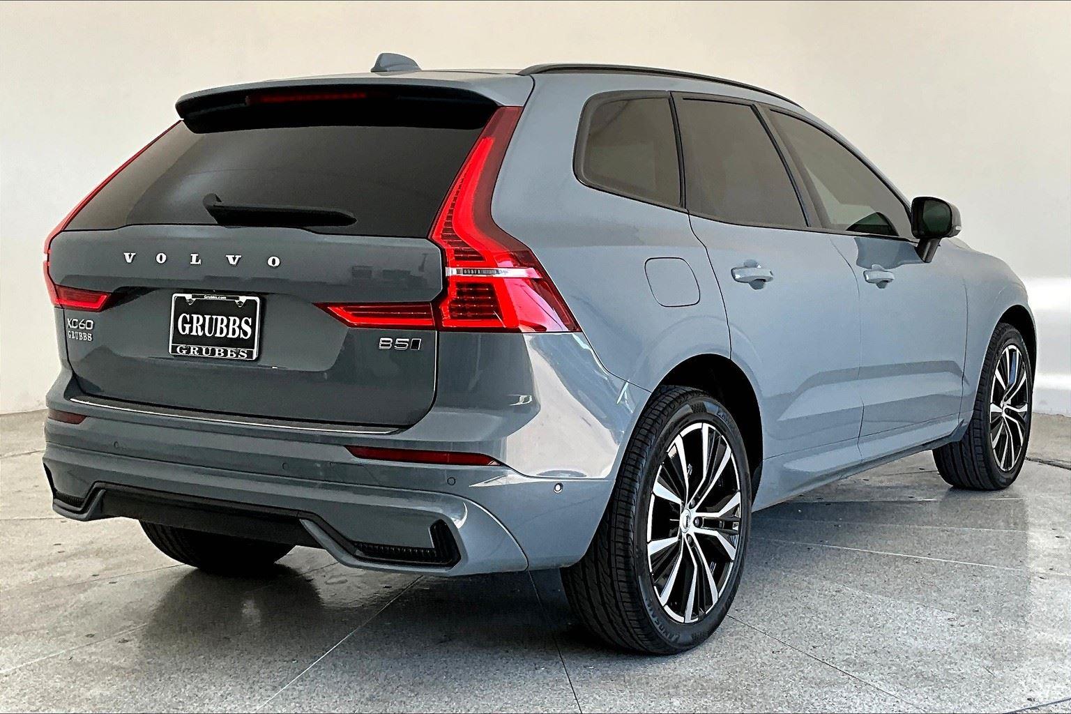 2023 Volvo XC60 Plus photo 2