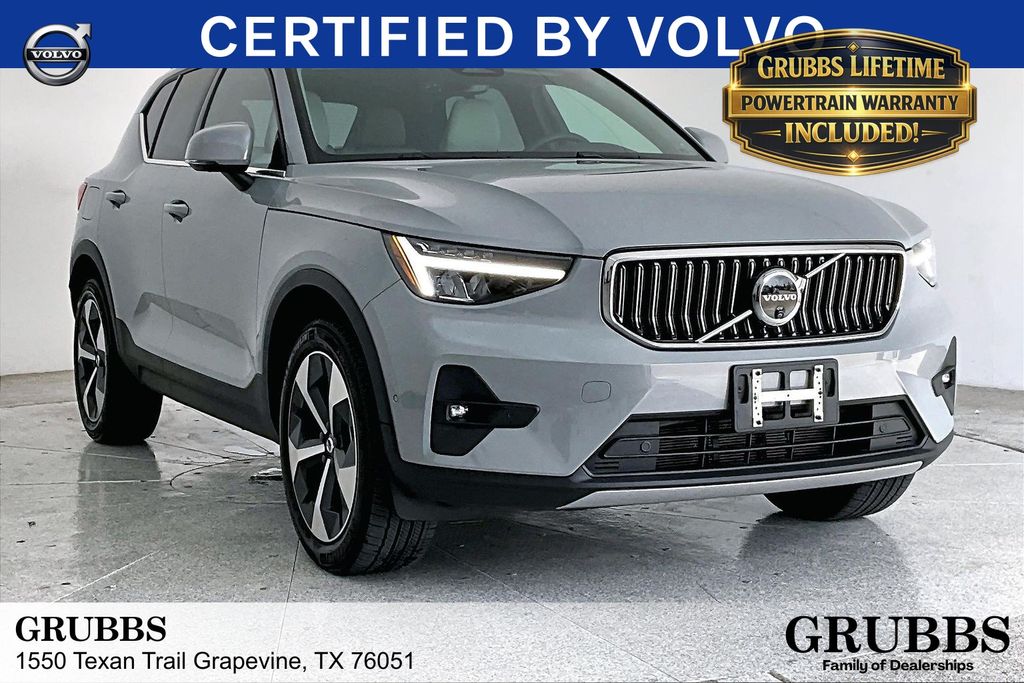 2024 Volvo XC40 B5 Plus Bright AWD's photo