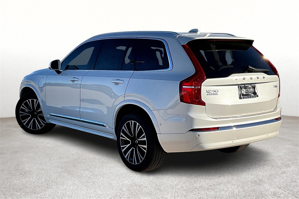 2025 Volvo XC90 T8 Plus photo 3