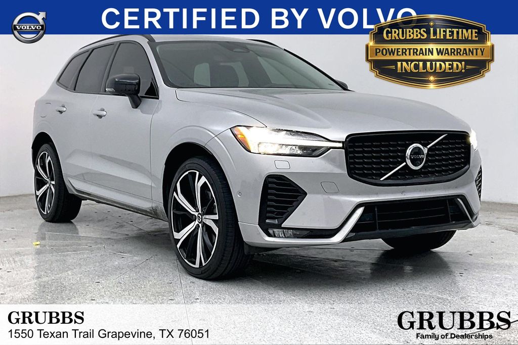 2023 Volvo XC60 B5 Ultimate Dark Theme FWD's photo