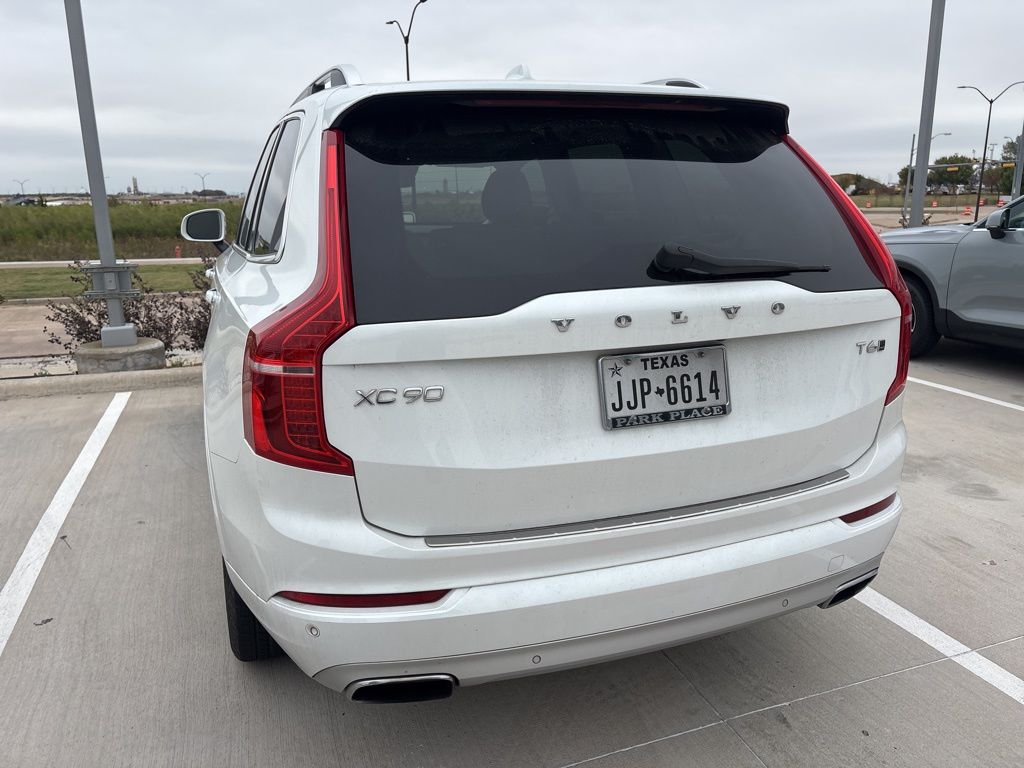 2017 Volvo XC90 T6 Momentum photo 3