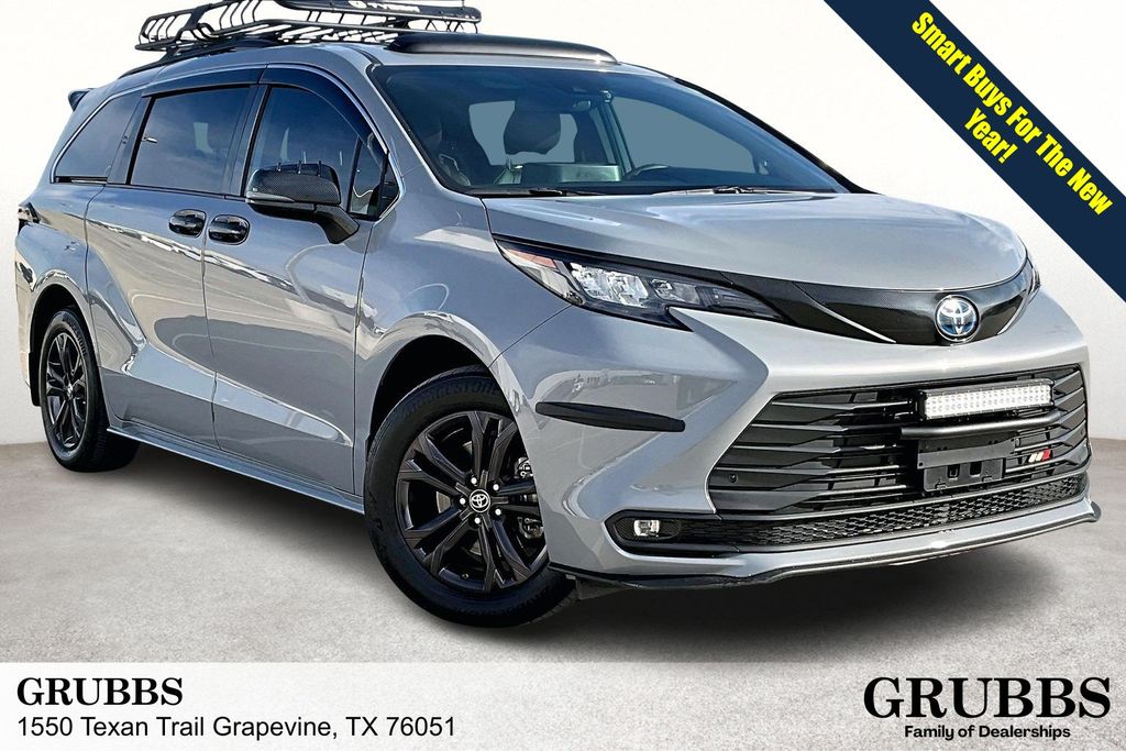 2024 Toyota Sienna Woodland Edition's photo