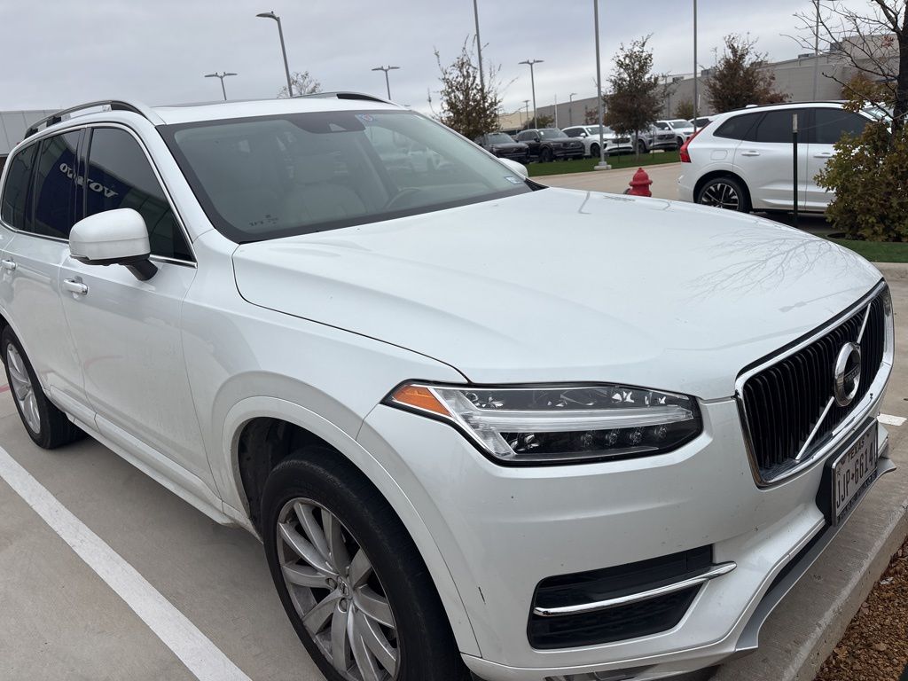 2017 Volvo XC90 T6 Momentum photo 2