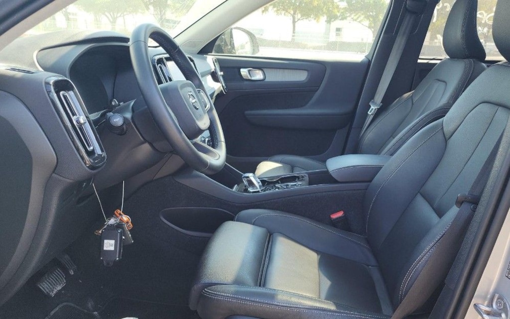 Used 2025 Volvo XC40 B5 Plus Dark Theme SUV