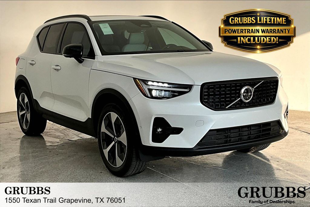 2026 Volvo XC40 B5 Plus Dark AWD's photo