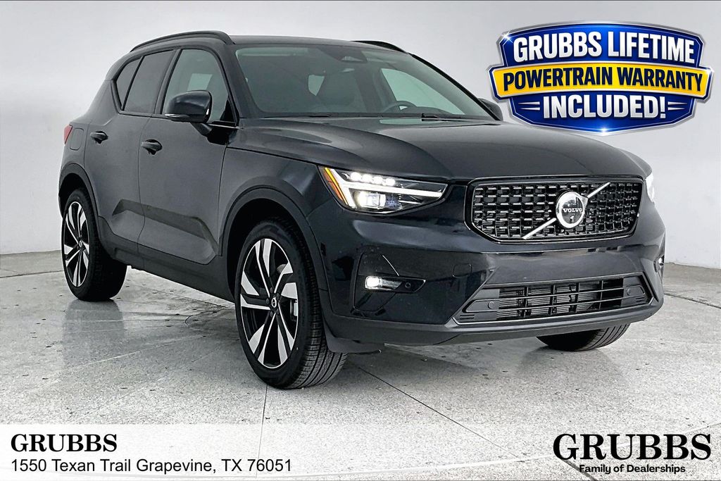 2026 Volvo XC40 B5 Plus Dark AWD's photo