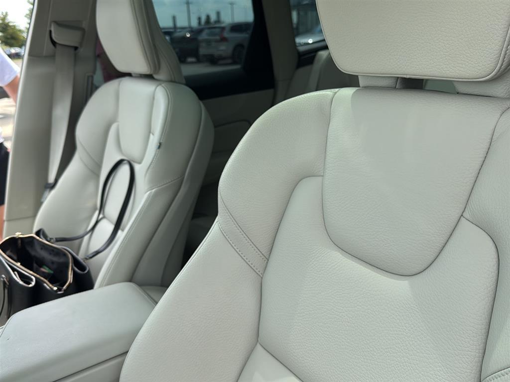 2023 Volvo XC60 Plus photo 3