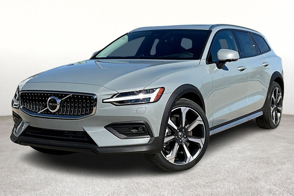 2026 Volvo V60 Cross Country B5 photo 2