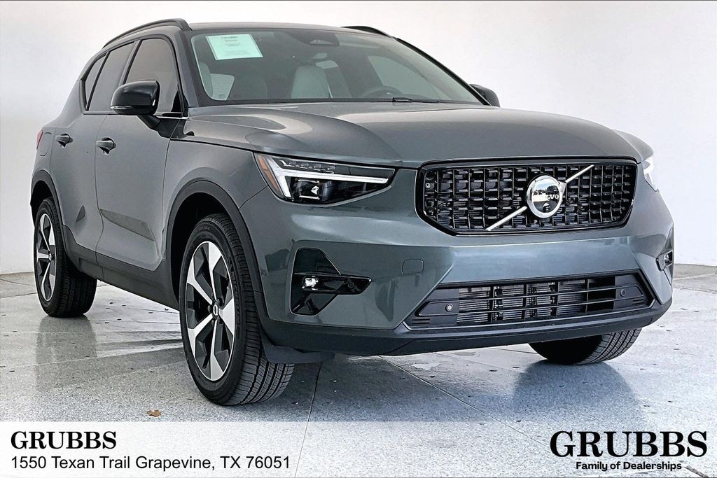 New 2026 Volvo XC40 B5 Plus SUV