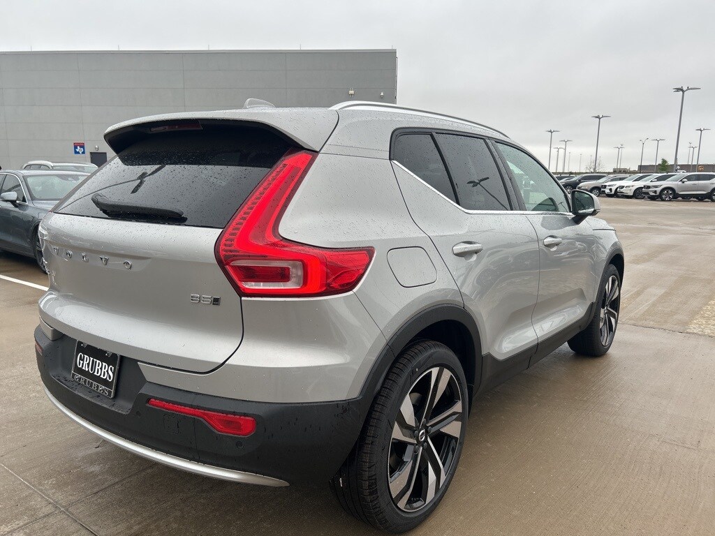 2025 Volvo XC40 photo 4