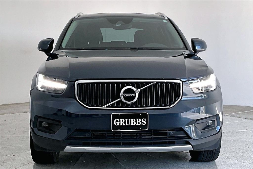 Used 2021 Volvo XC40 Momentum SUV
