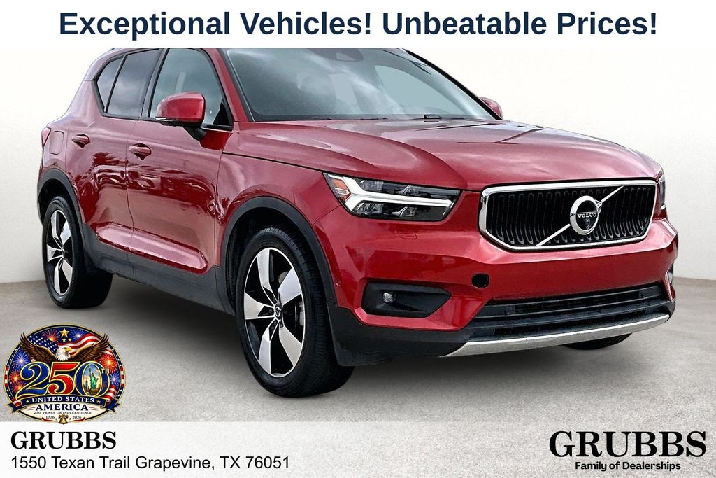 2019 Volvo XC40 T5 Momentum AWD's photo
