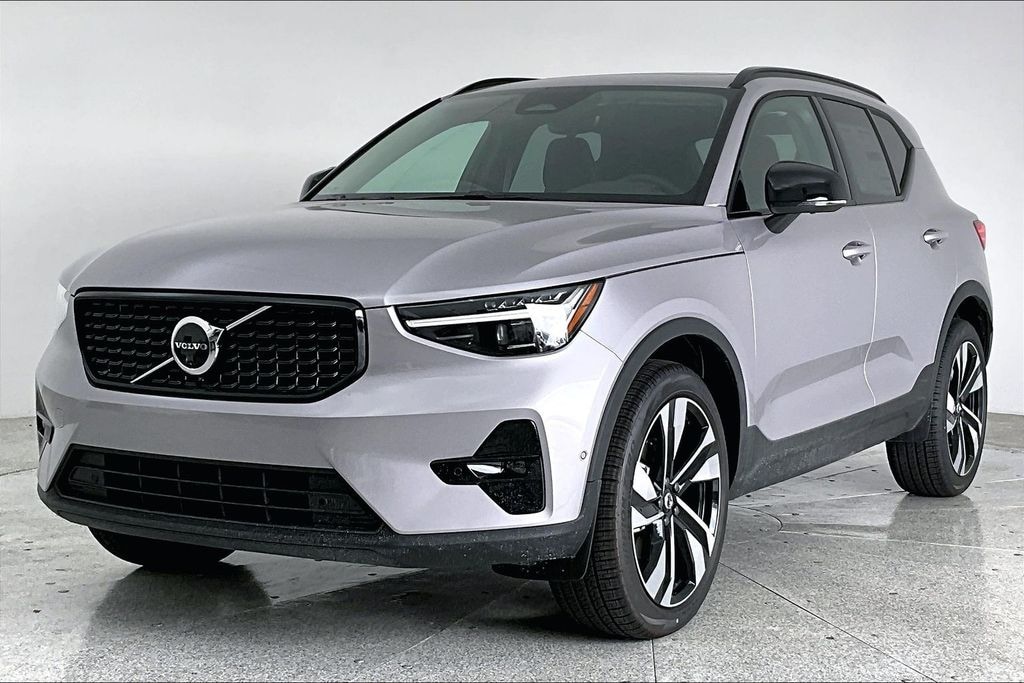Used 2026 Volvo XC40 B5 Plus SUV