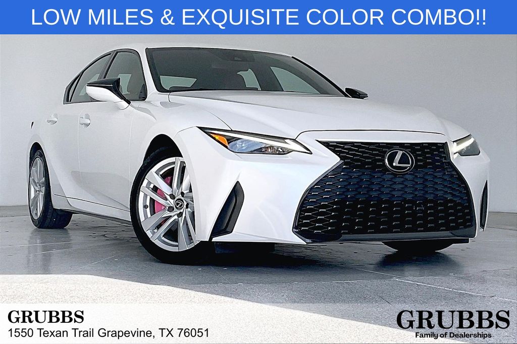 2022 Lexus IS 300's photo
