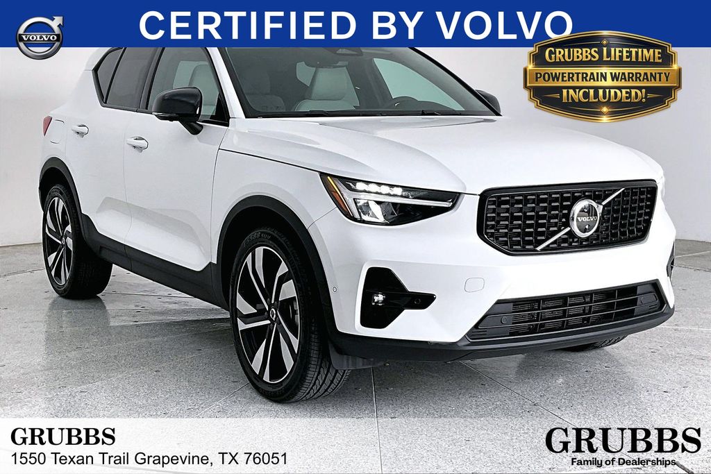 2023 Volvo XC40 B5 Ultimate Dark AWD's photo