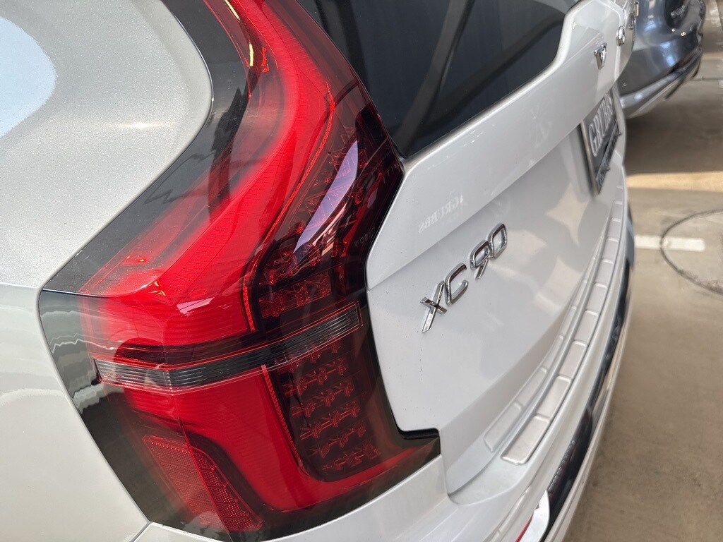 2025 Volvo XC90 T8 Plus photo 4