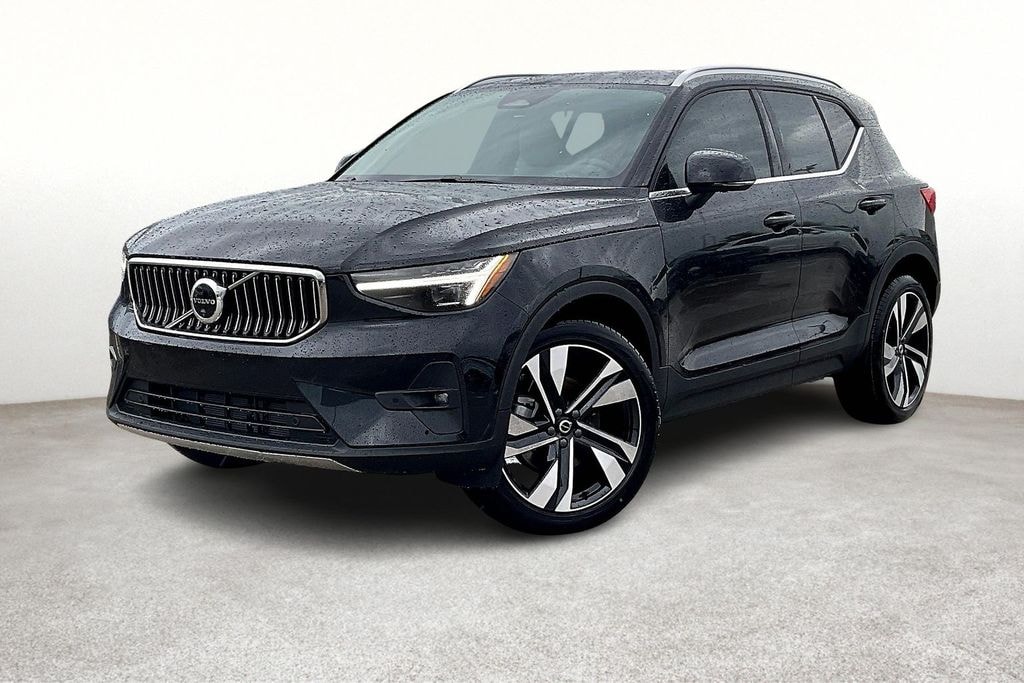 Used 2025 Volvo XC40 B5 Ultra Bright Theme SUV
