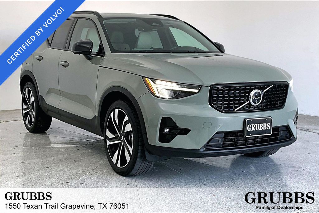 Used 2024 Volvo XC40 B5 Plus Dark Theme