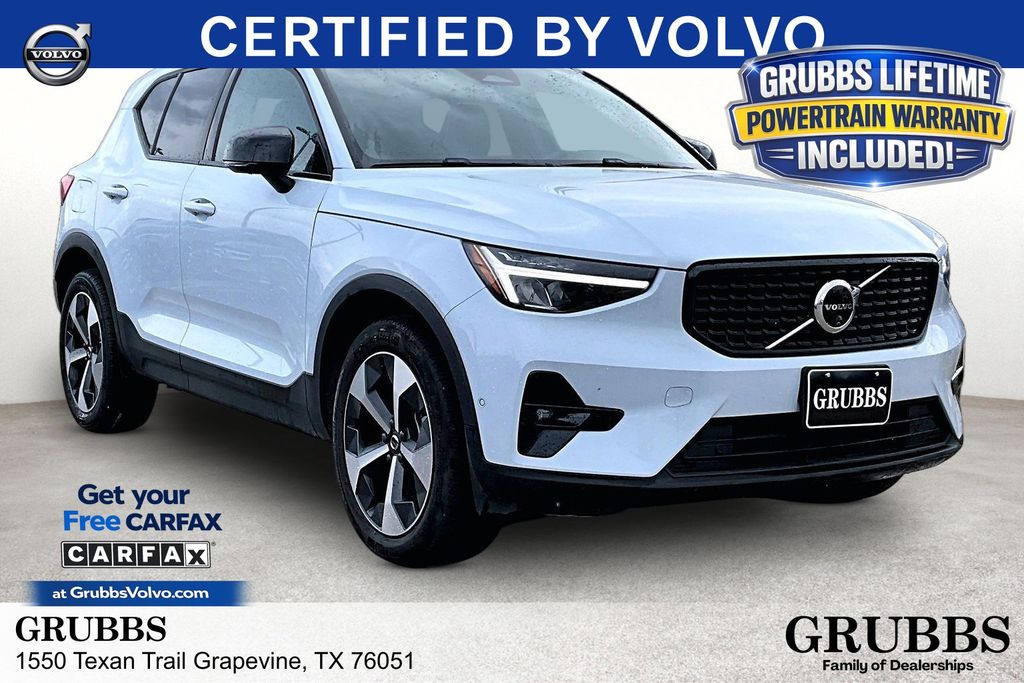 2025 Volvo XC40 B5 Plus Dark AWD's photo