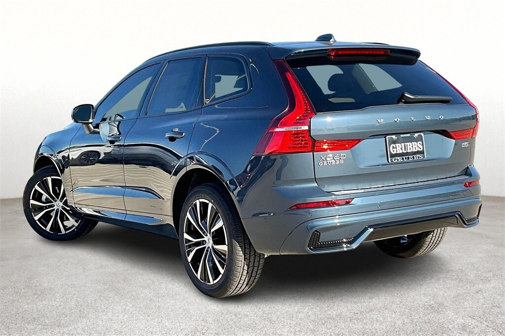 2025 Volvo XC60 B5 Plus photo 3
