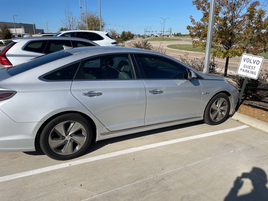 Used 2016 Hyundai Sonata Hybrid Limited with VIN KMHE34L13GA017948 for sale in Grapevine, TX