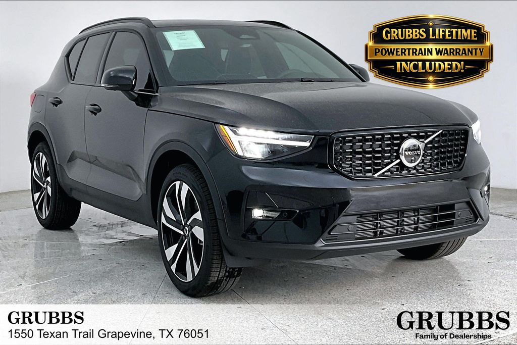 2026 Volvo XC40 B4 Plus Dark FWD's photo