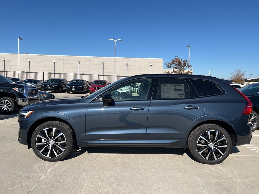 2025 Volvo XC60 B5 Plus photo 4
