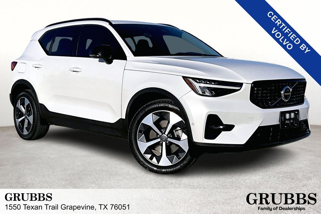 2024 Volvo XC40 Plus's photo
