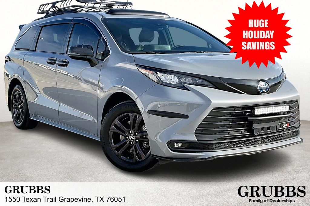 2024 Toyota Sienna Woodland Edition's photo