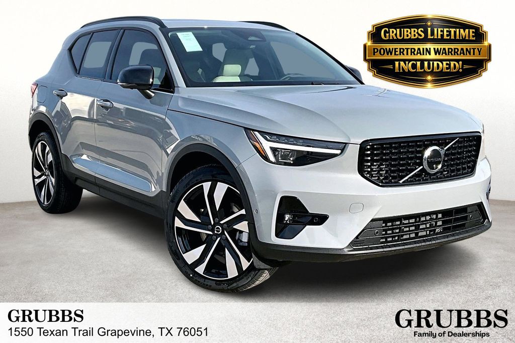 2026 Volvo XC40 B5 Ultra Dark AWD's photo