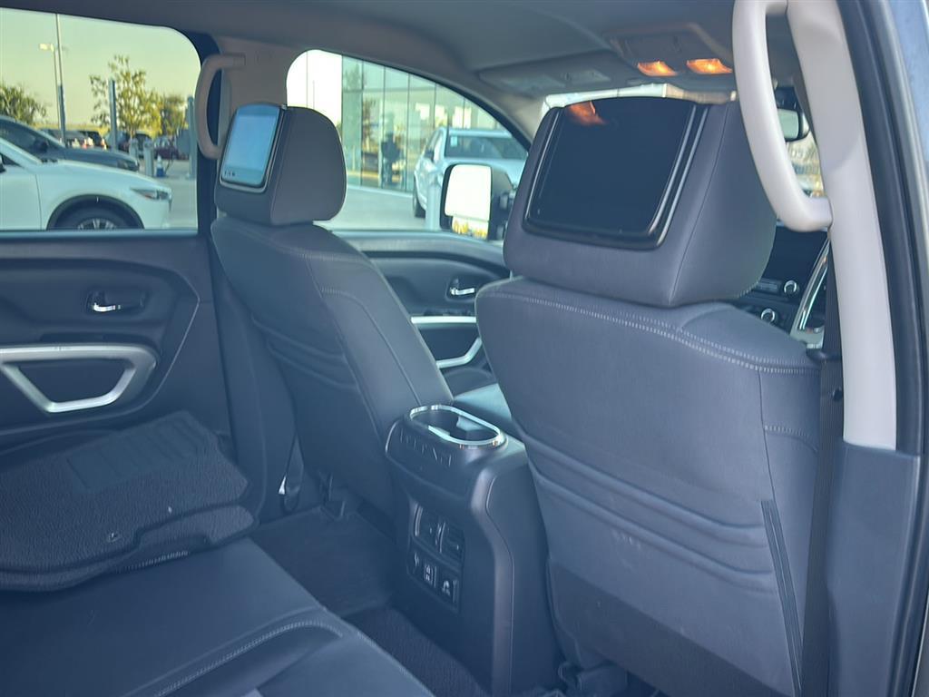 2021 Nissan Titan SV photo 2